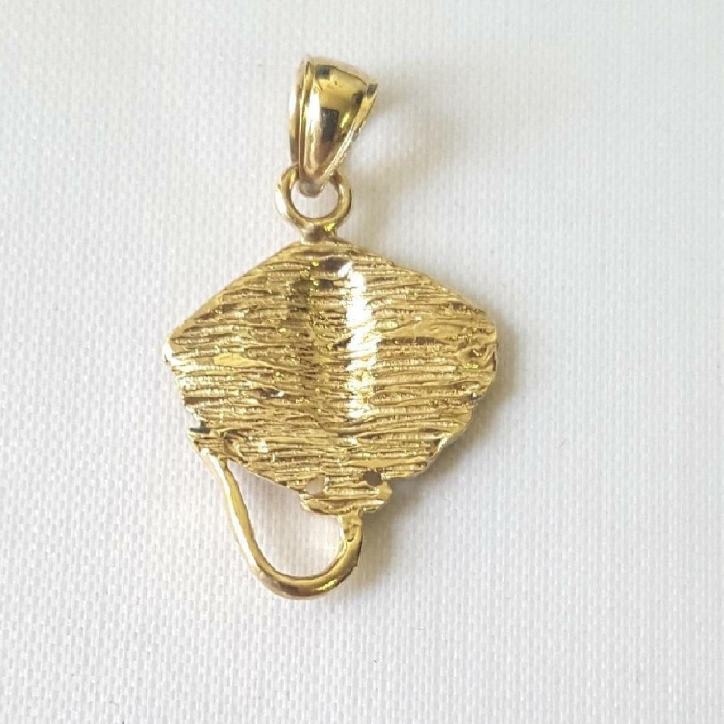 14K Yellow Gold Stingray Pendant