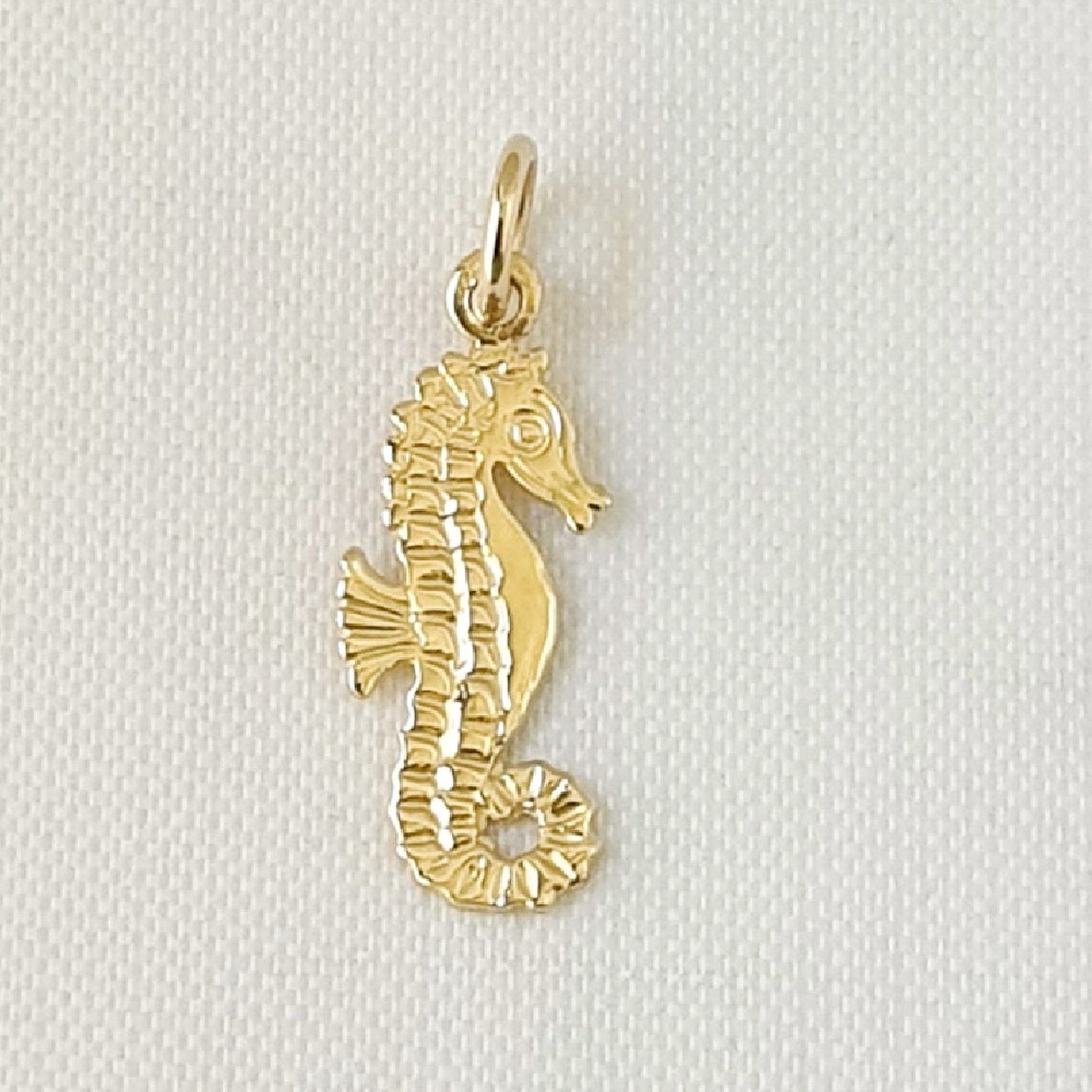 14K Yellow Gold Small Seahorse Charm