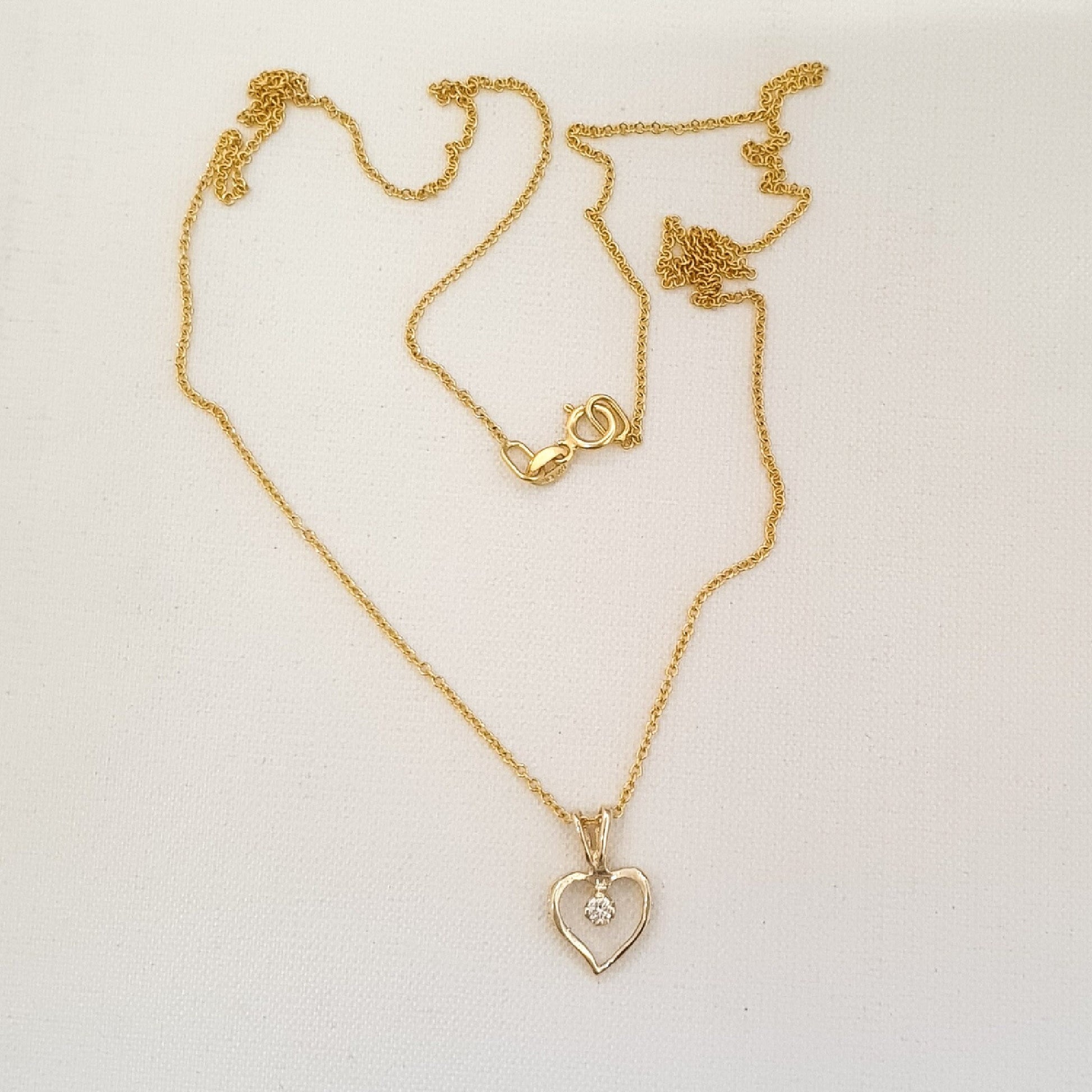 14K Yellow Gold Necklace w/ 2mm (0.03ct) Diamond Heart Pendant