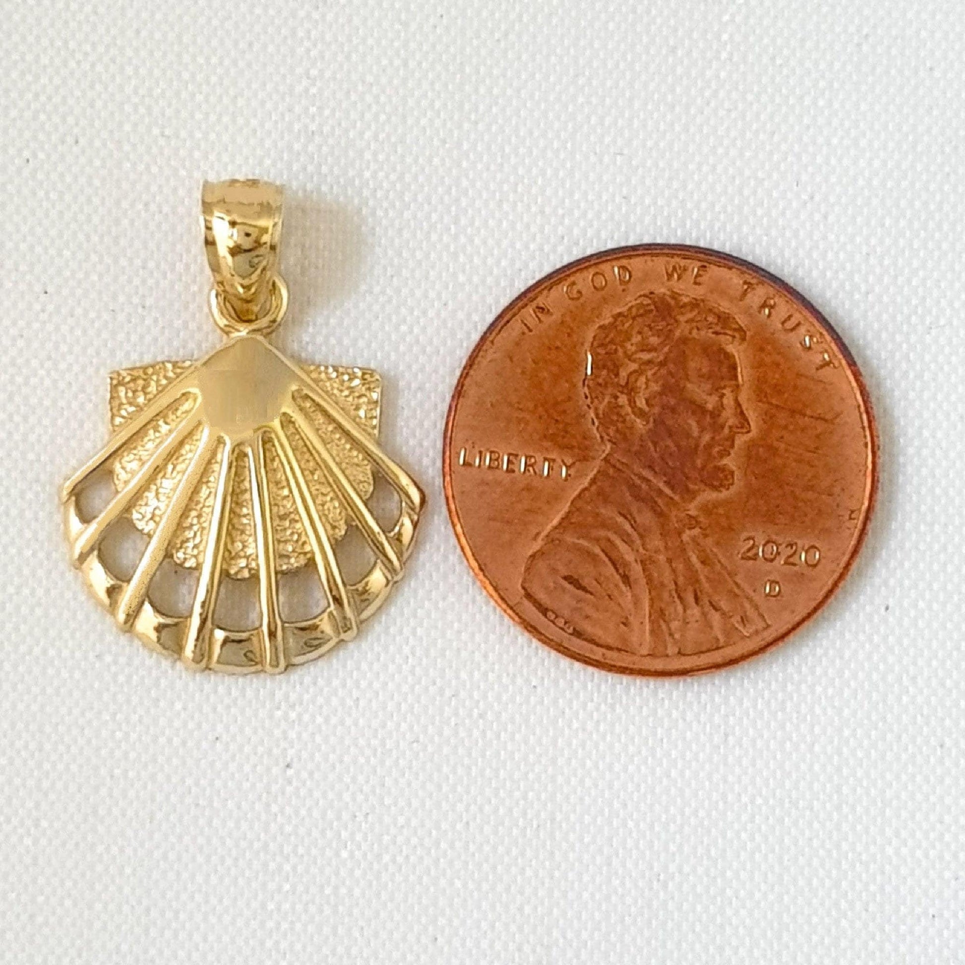 14K Yellow Gold Scallop Shell Pendant