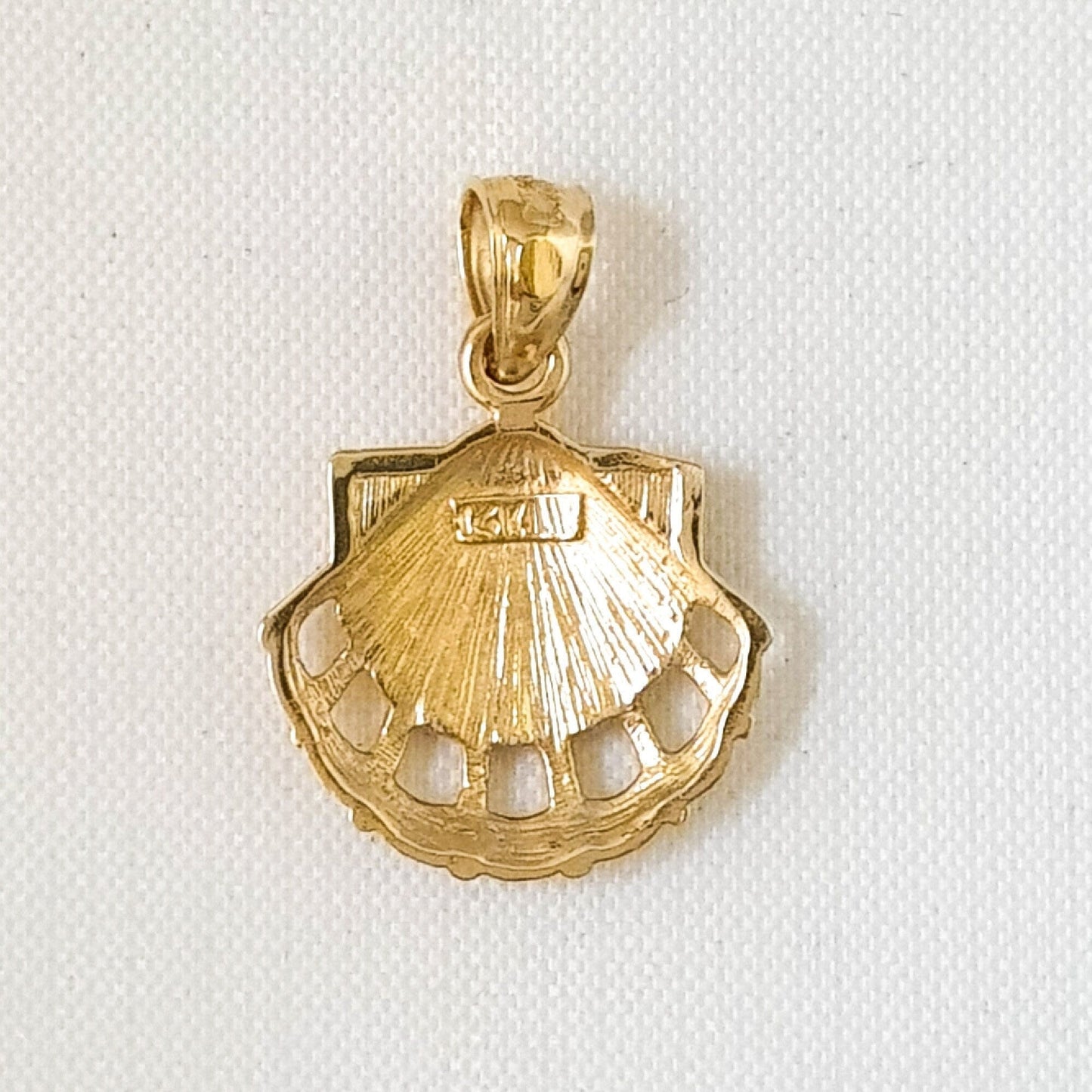 14K Yellow Gold Scallop Shell Pendant