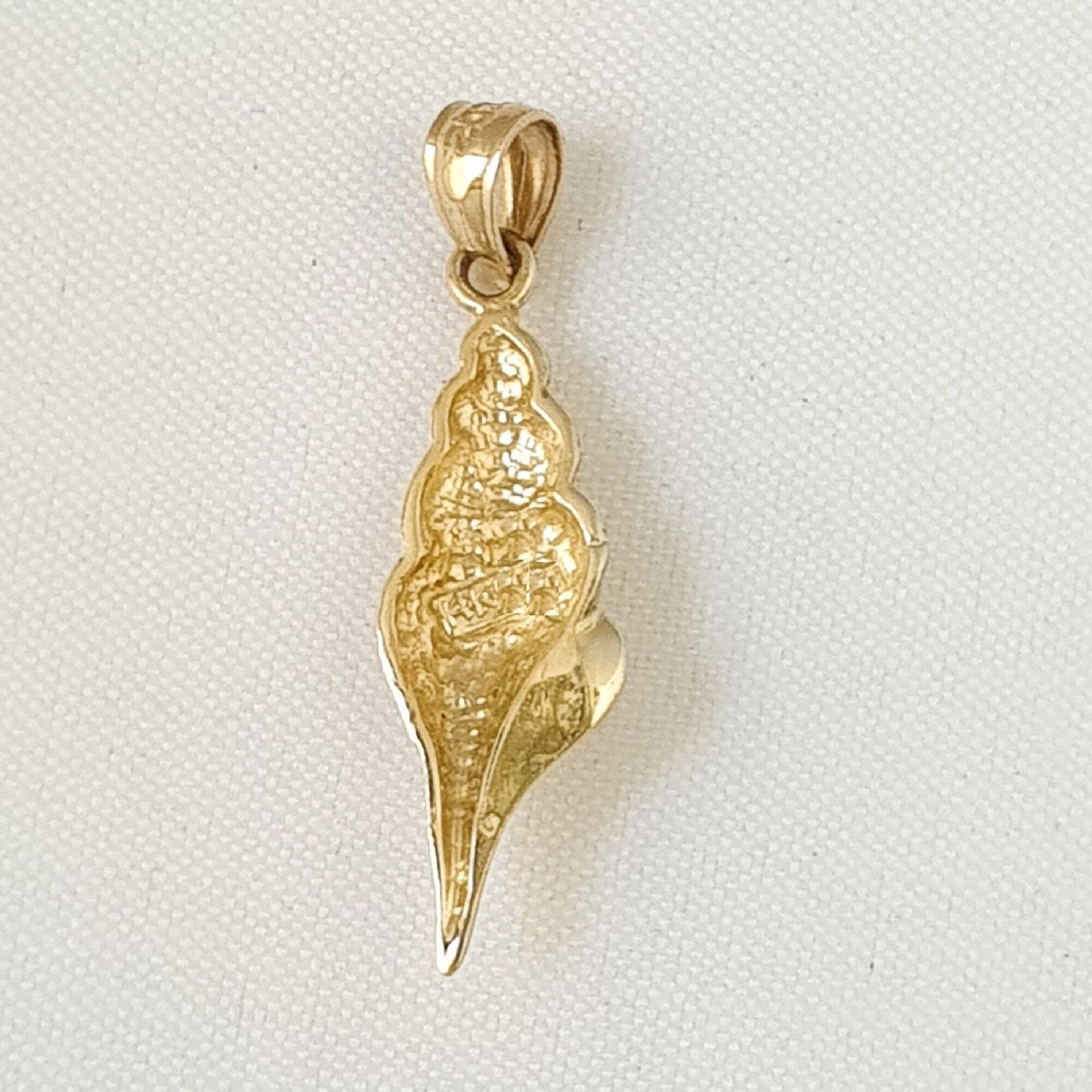 14K Yellow Gold Tulip Conch Shell Pendant