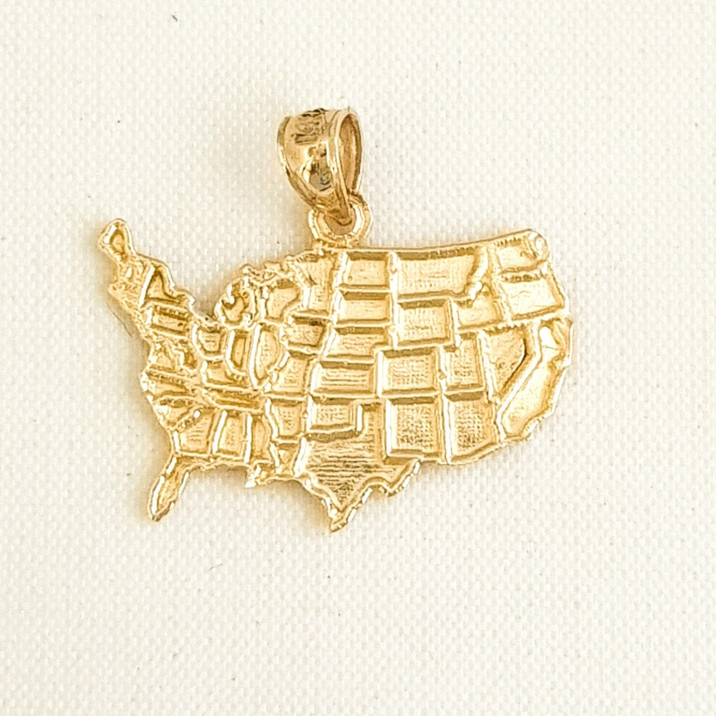 14K Yellow Gold United States Map Pendant