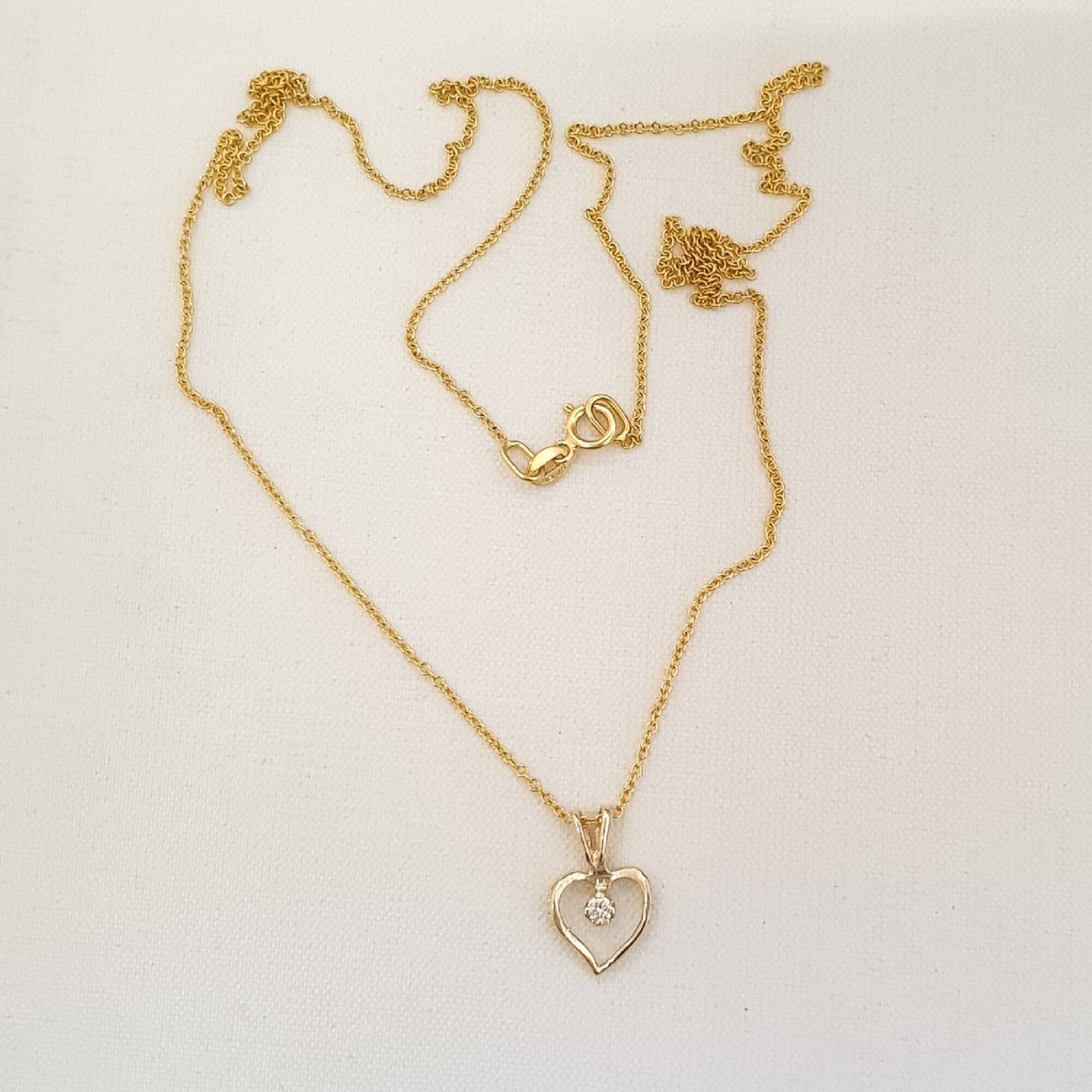 14K Yellow Gold Necklace w/ 2mm (0.03ct) Diamond Heart Pendant