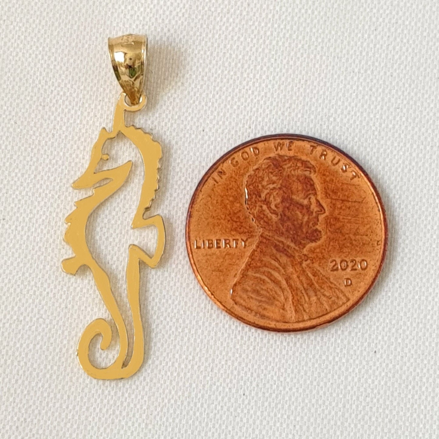 14K Yellow Gold Seahorse Pendant