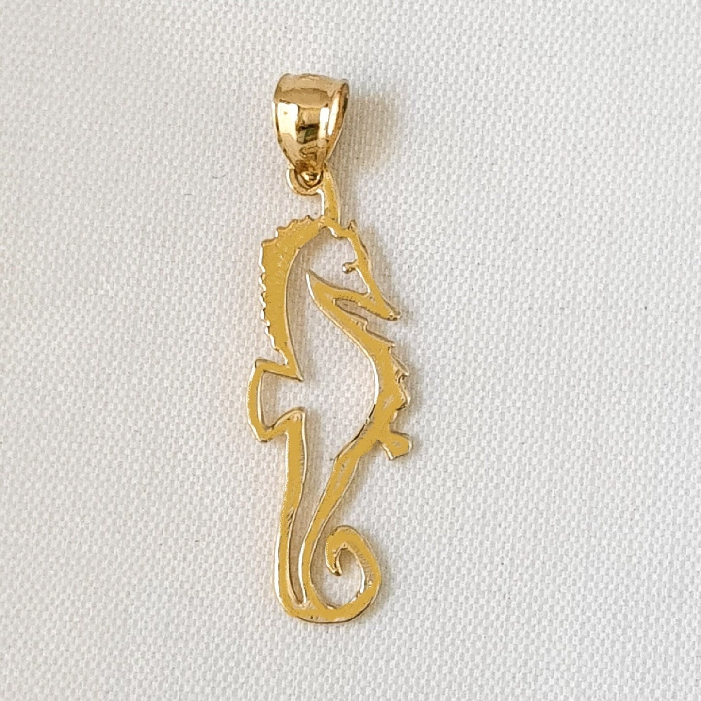14K Yellow Gold Seahorse Pendant