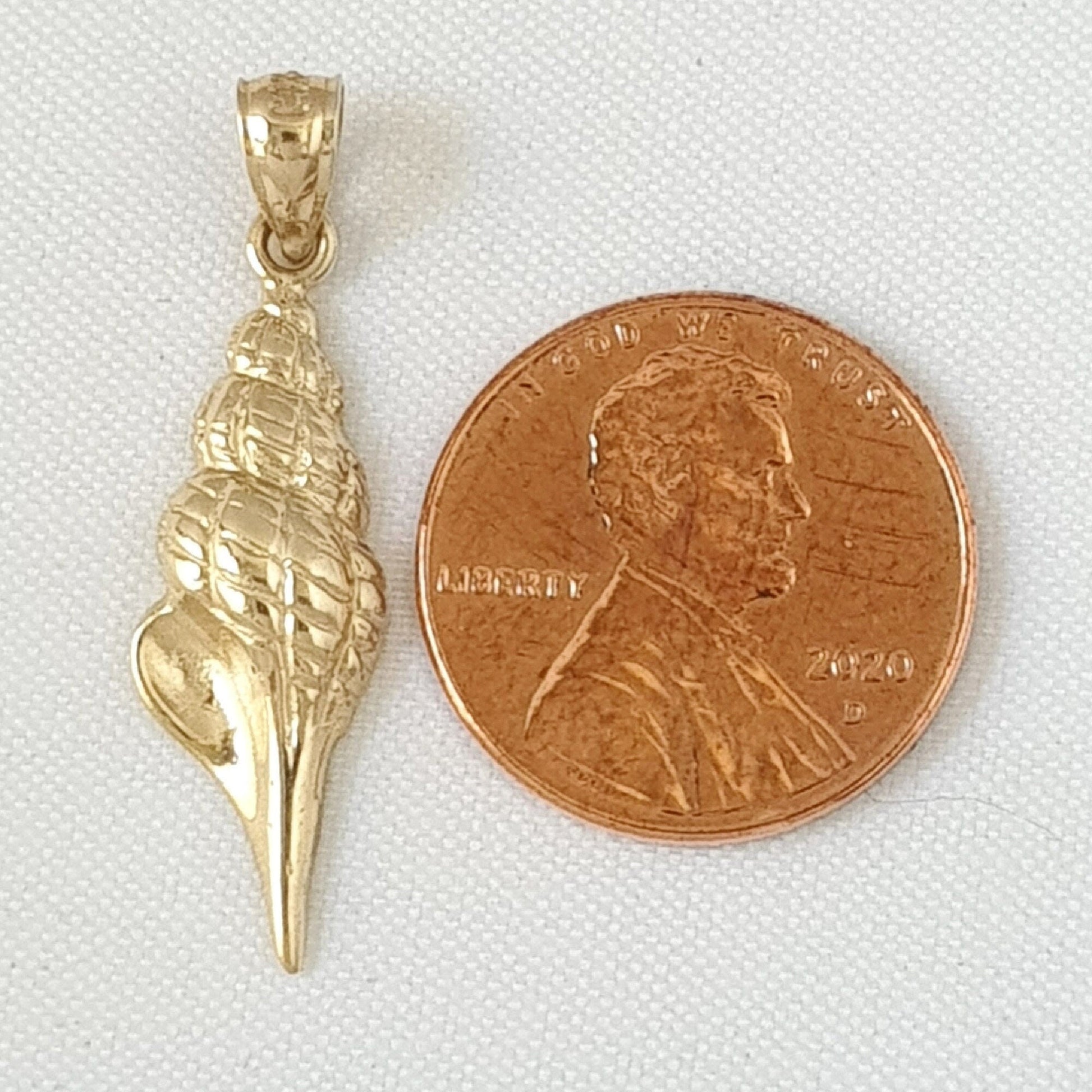 14K Yellow Gold Tulip Conch Shell Pendant